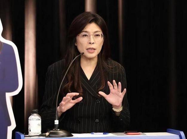 皇冠信用网开户
_两岸和平统一还远吗？登机赴京前皇冠信用网开户
，郑丽文公布人事名单，朱立伦回应特殊，不准打破惯例！