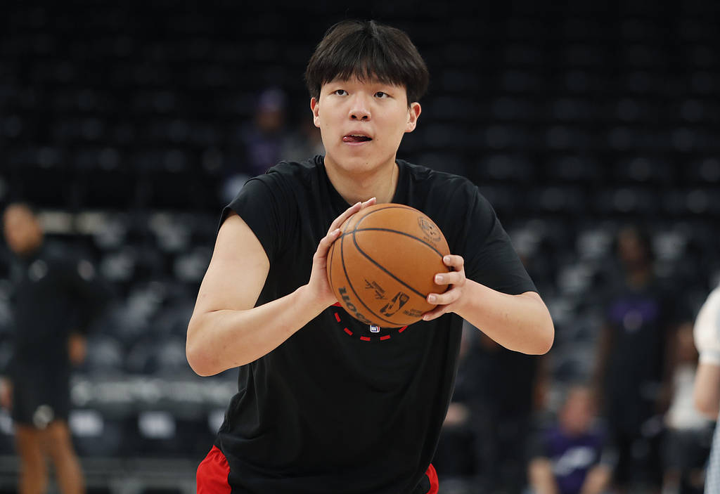 皇冠信用盘账号申请
_杨瀚森2分0板2犯霍乐迪27+8 开拓者险胜爵士