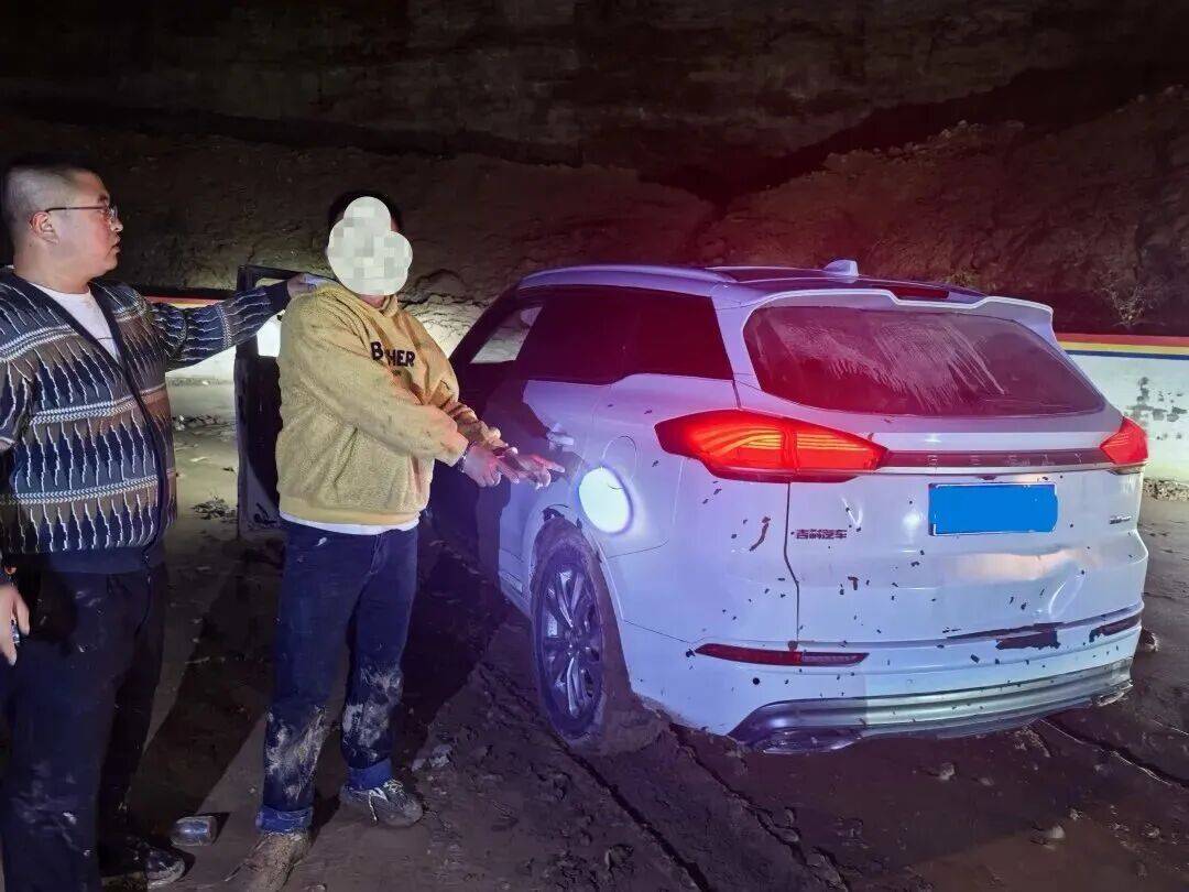 欧冠足球
_李某某、张某某、米某某被抓获欧冠足球
！陕西警方通报