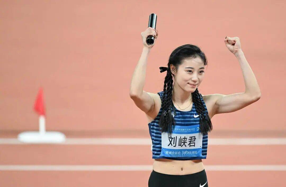 如何申请皇冠信用網会员
_“夺冠能偷偷亲你一下不？”十五运会上如何申请皇冠信用網会员
，这对田径CP的赛场之吻甜上热搜！