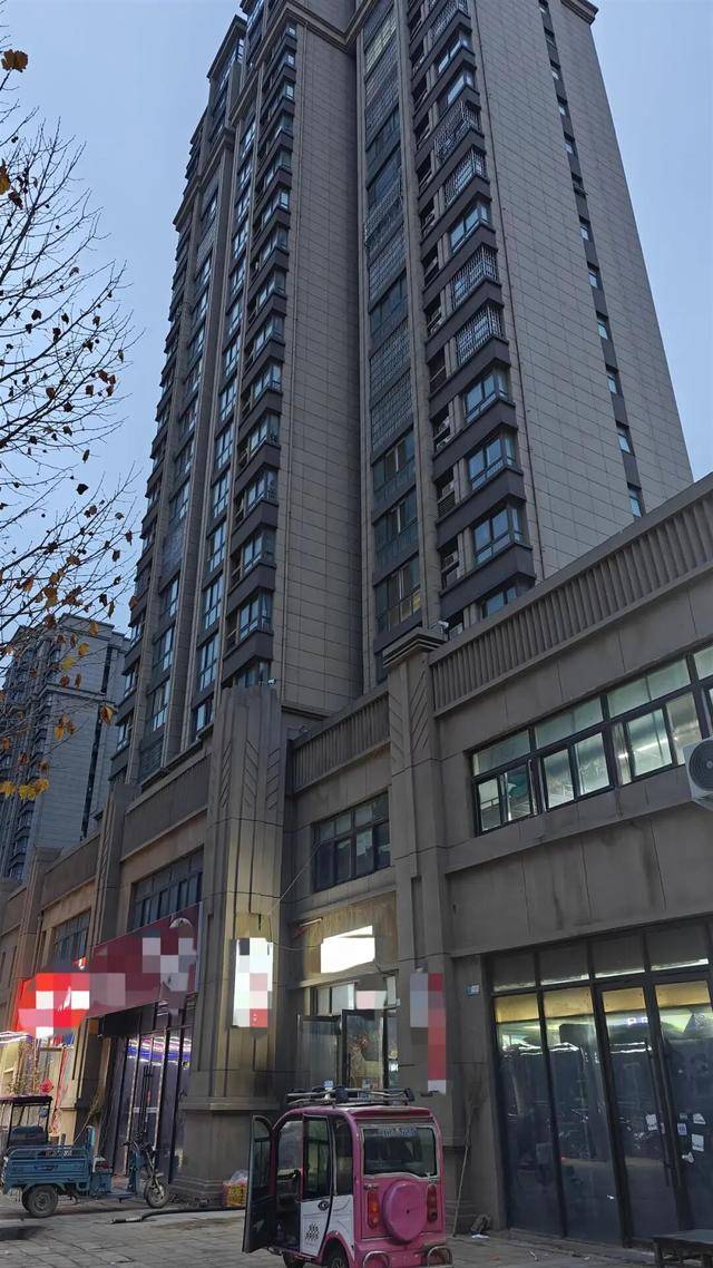 皇冠登1登2登3代理_妻儿三人被杀案受害者金手镯被剪断皇冠登1登2登3代理，失窃48克金首饰在货车上被找到，丈夫称案发数月前曾借5000元给嫌犯