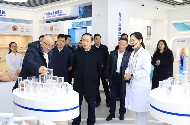 皇冠信用网注册_枣庄市委常委、滕州市委书记王广部到枣庄科技职业学院讲授思政课