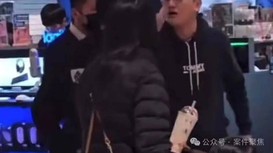 皇冠信用网平台代理_上海地铁一男子被打10个耳光不还手!还手算互殴成历史皇冠信用网平台代理,新规不再和稀泥!正当防卫3要件→