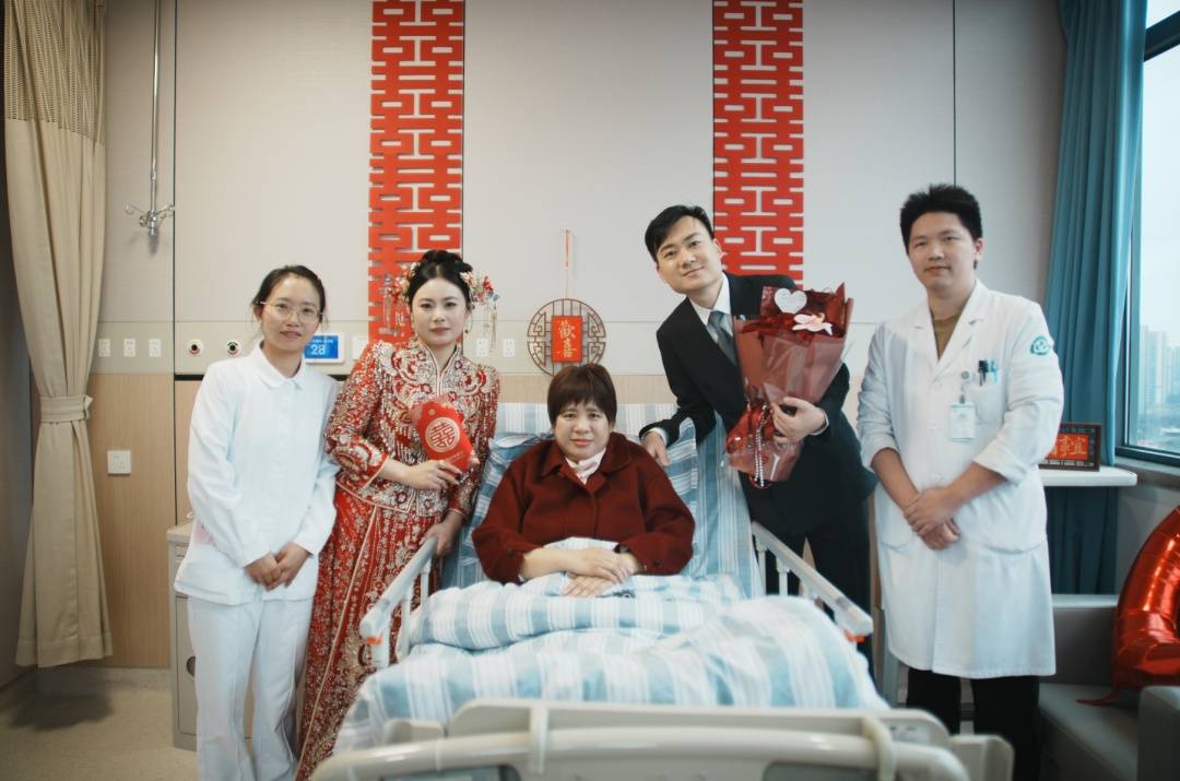 皇冠登3代理申请_杭州小夫妻新婚当天进了病房！这个“婚庆团队”皇冠登3代理申请，服了……