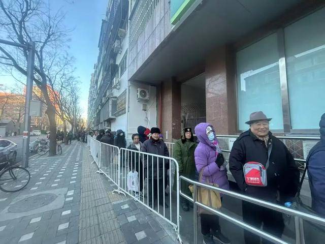 皇冠登3代理注册_《丙午年》马年生肖邮票今日开售皇冠登3代理注册!有人连夜排队——