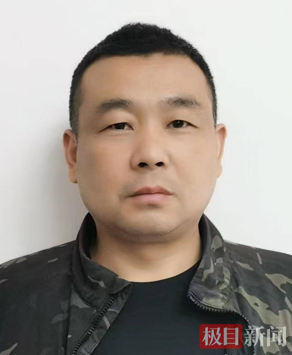 信用盘怎么注册_放弃几十万年收入返乡信用盘怎么注册,“倒贴钱”买车作公用,53岁“吉普书记”突然离世,200余民众自发送别