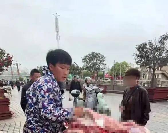 皇冠信用账号申请_湖南20岁小伙称“靠卖猪肉养育6个弟妹又有7弟”：压力大！当地民政局：其父表示无需额外救助皇冠信用账号申请，账号粉丝14万，有人专门打造人设