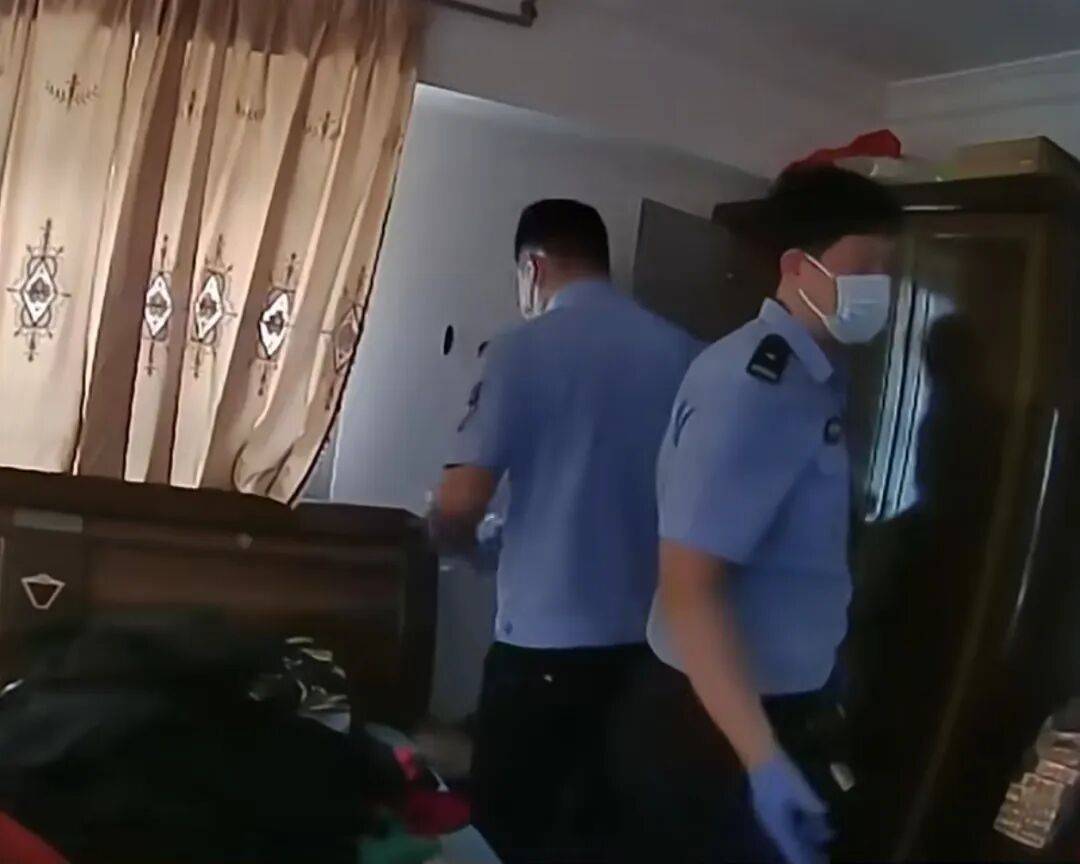 皇冠信用网会员申请_福建一对新人婚宴刚办完皇冠信用网会员申请,5万元礼金“不翼而飞”,民警满屋翻遍后全额找回,竟是新郎忘记已将钱藏至一隐蔽位置