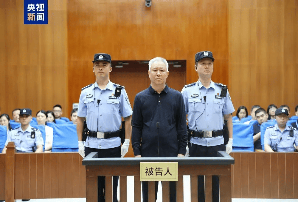 正版皇冠信用网_许家印夫妇假离婚转移427亿元资产 前妻在海外带4名未成年子女、孙子女生活