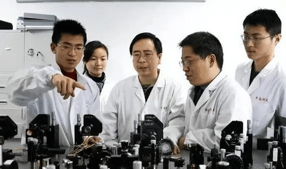 皇冠登3平台出租
_美国赶走大批的中国科学家后皇冠登3平台出租
,又聘用了印度专家,如今结果咋样?